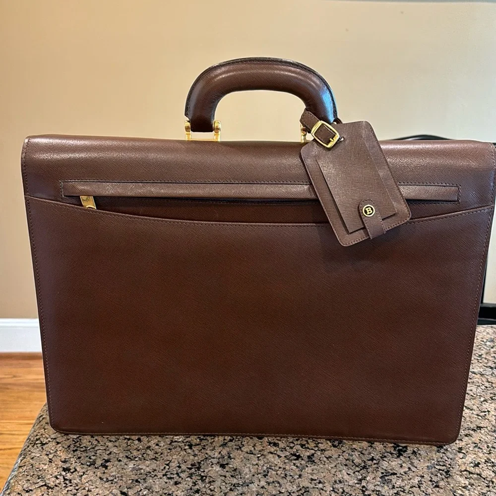Vintage brown leather Bally briefcase. High quality leather. Good condition!